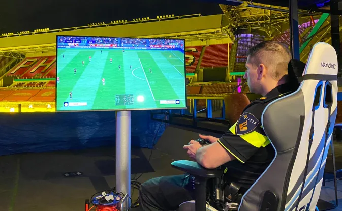 Politie begrijpt jongeren heus wel en komt met 'lockdown entertainment' in strijd tegen rellen