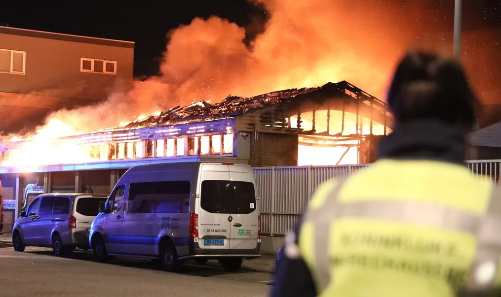 Allesverwoestende brand bij kringloopwinkel Hoek van Holland