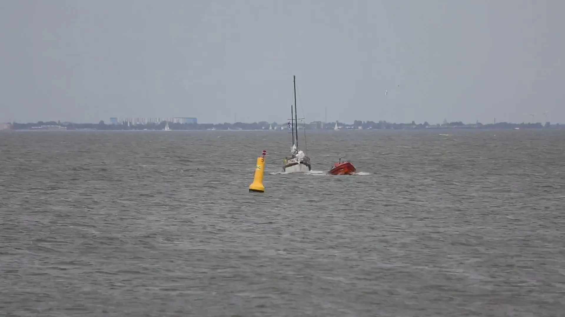 Lichaam van overboord geslagen man op IJsselmeer vermoedelijk gevonden