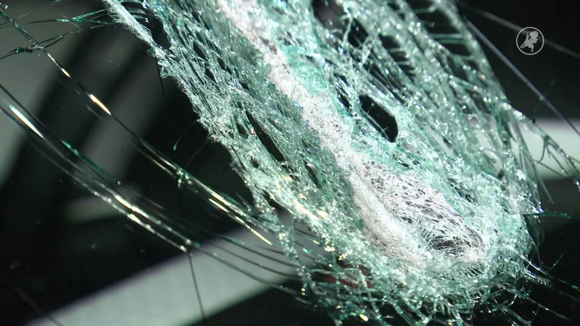 Auto van Jorrit vanaf viaduct bekogeld met stenen