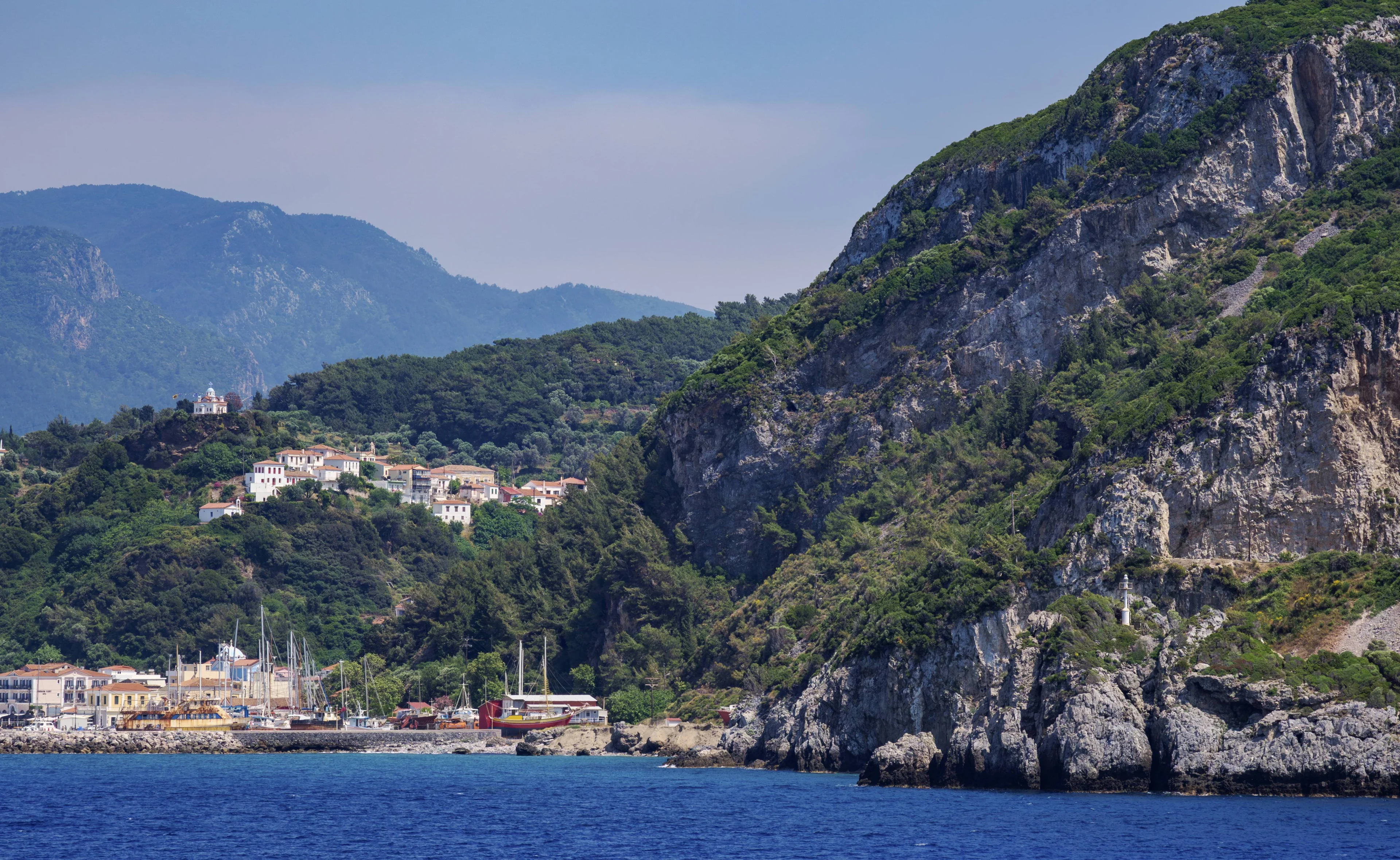 Lichaam vermiste Nederlander (74) gevonden in ravijn op Grieks eiland