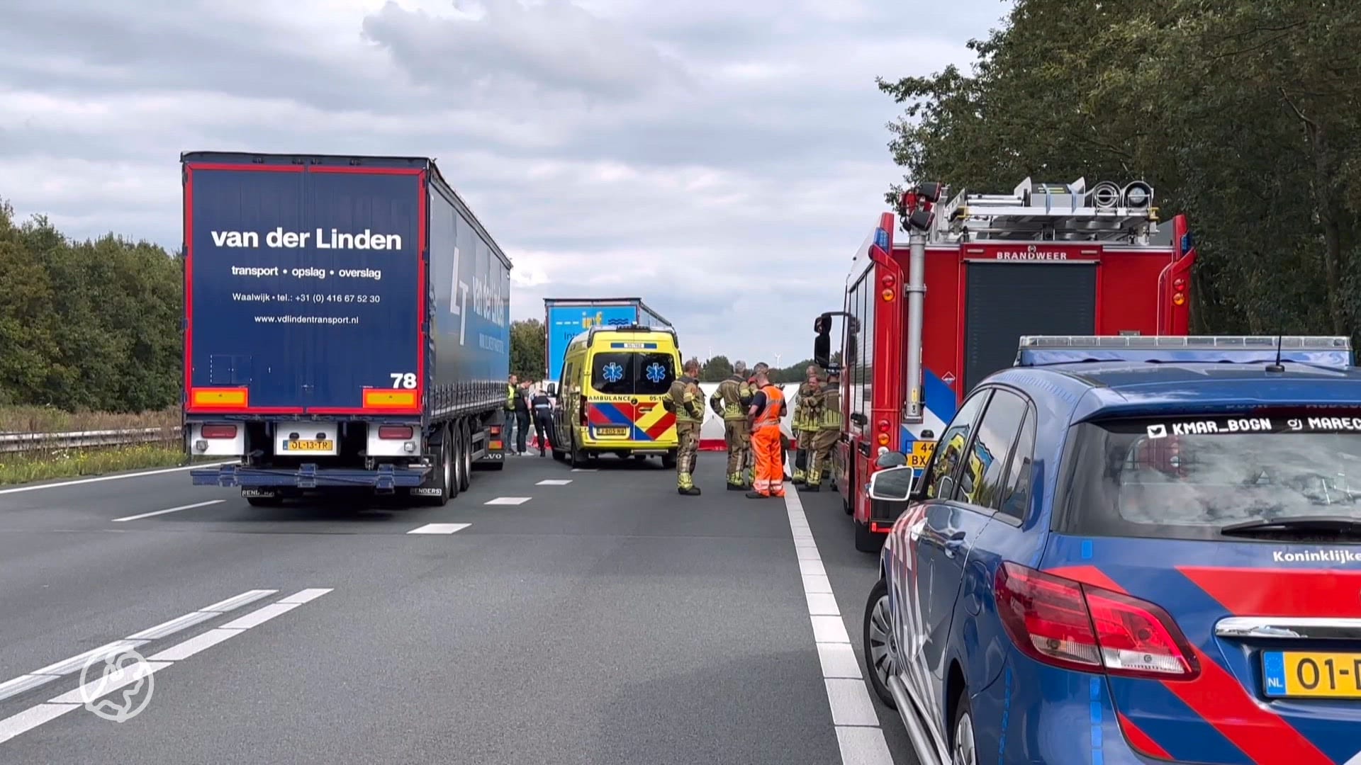 Dode door ongeluk tussen vrachtwagen en auto op A1 in Overijssel