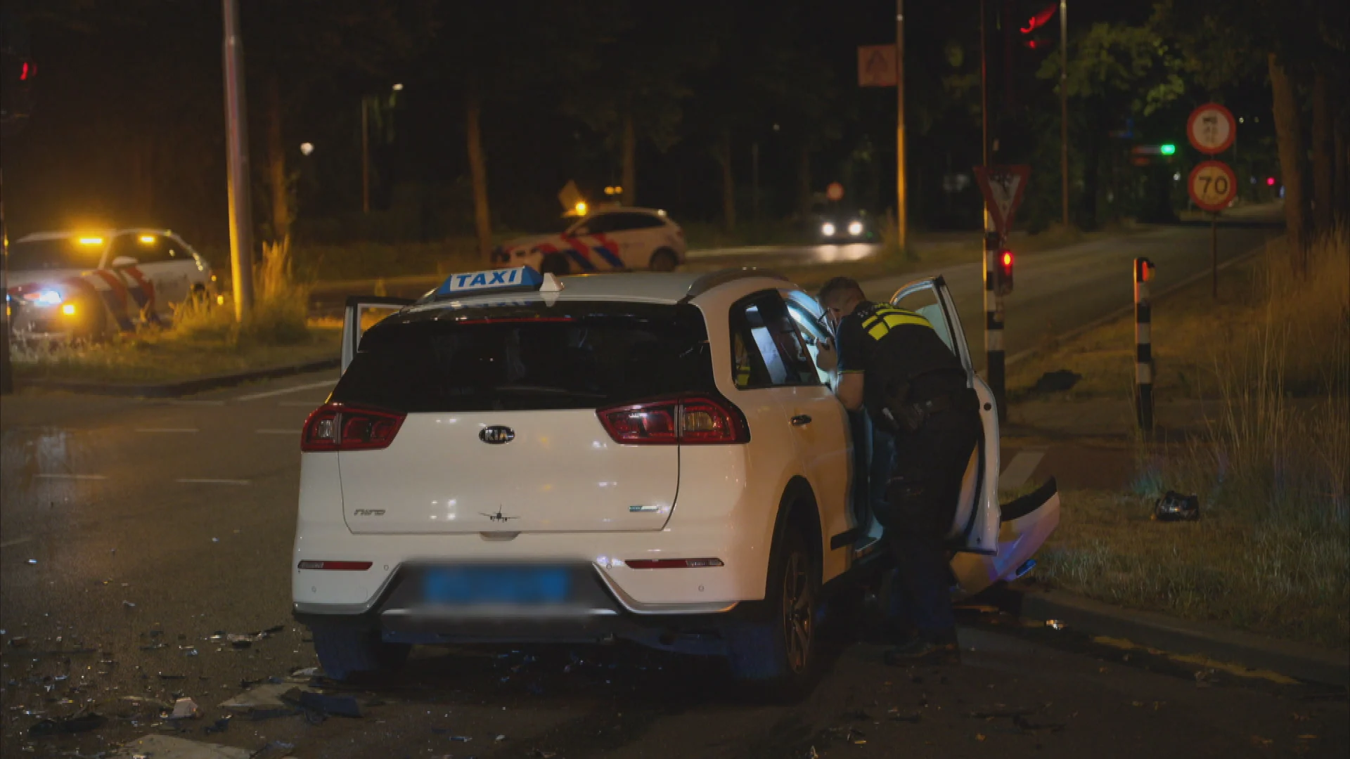 Man mishandelt chauffeur, steelt taxi en rijdt daarmee vrouw aan in Tilburg