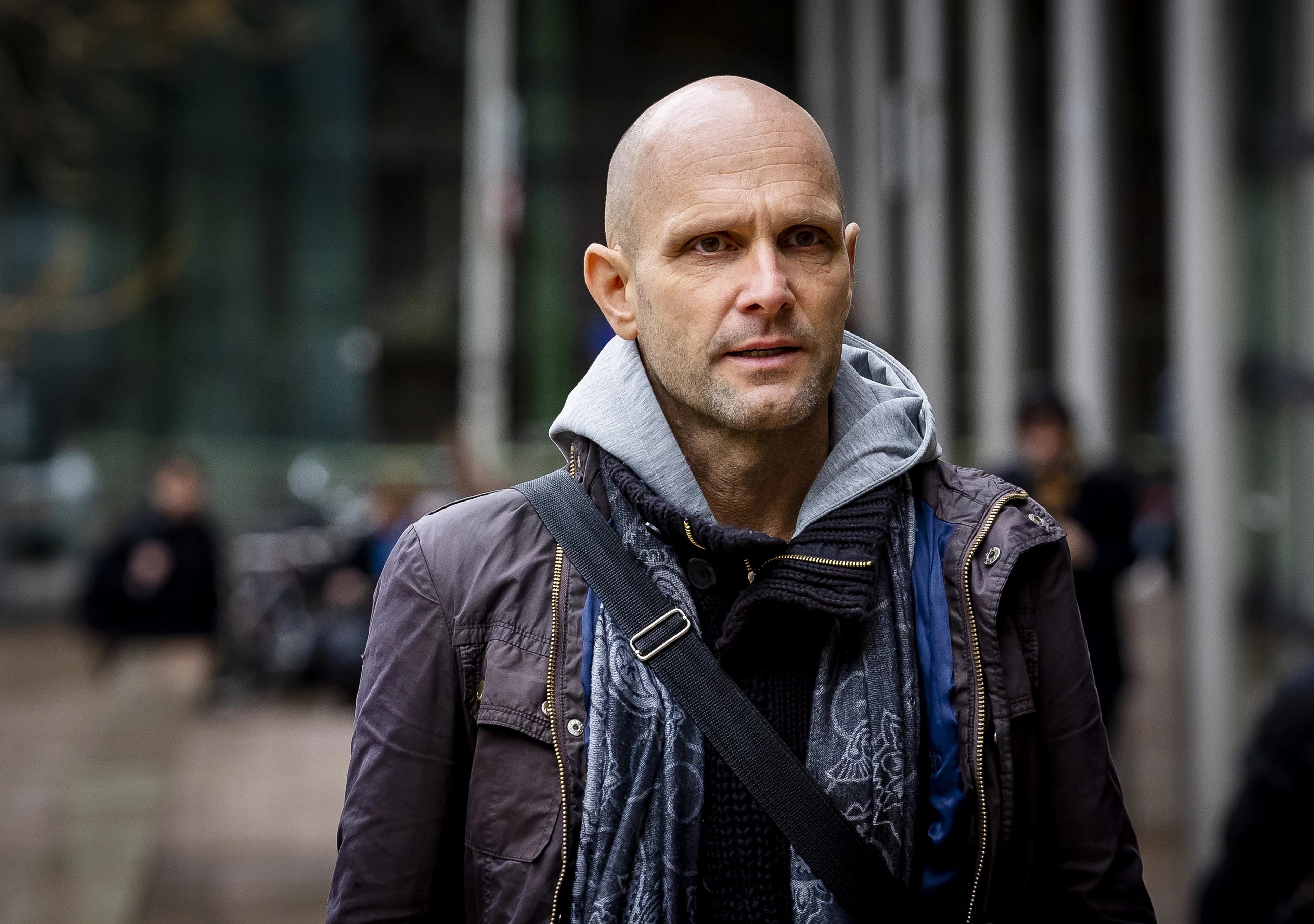 Activist Frank van der Linde wil zondag demonstreren en spant kort geding aan