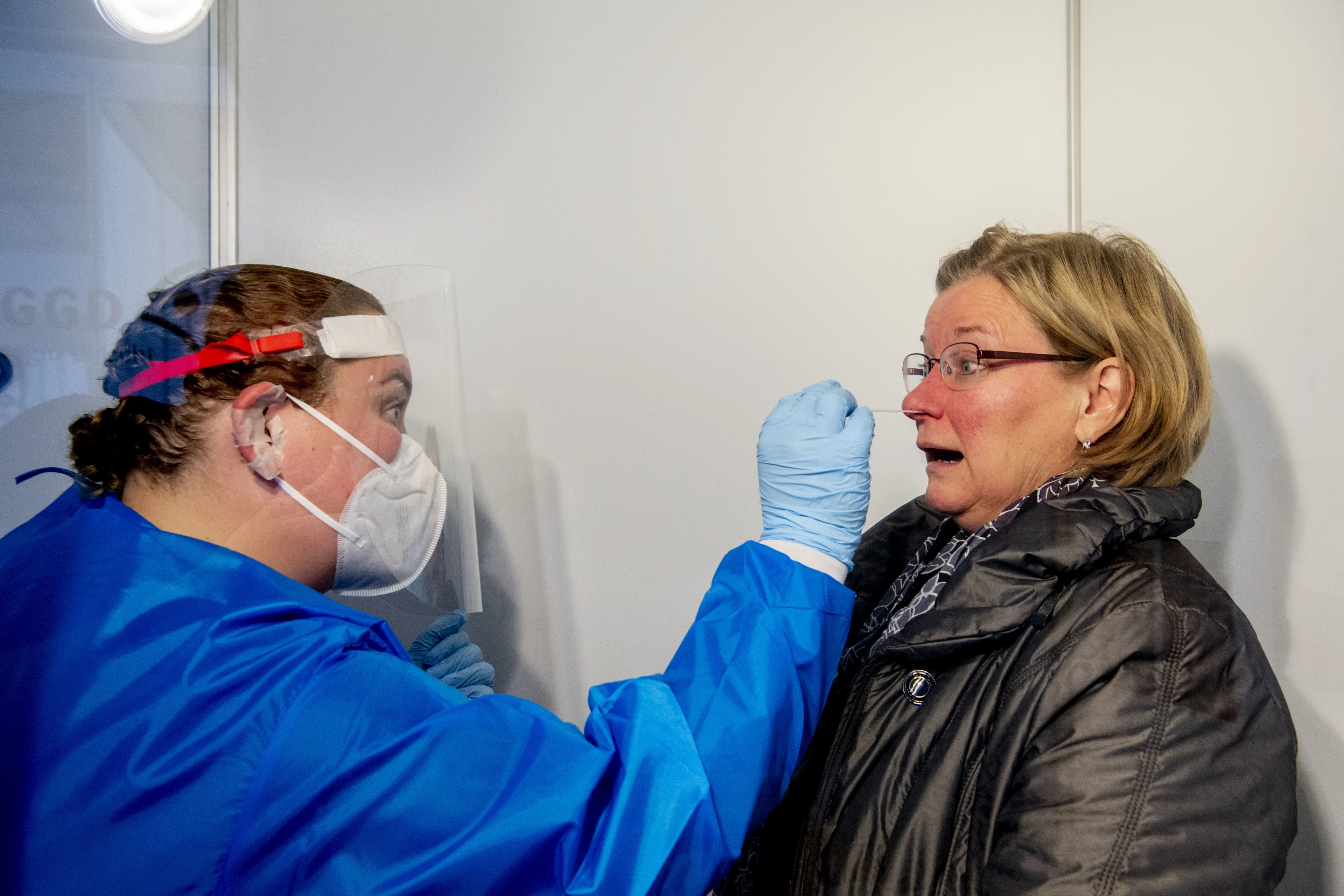 RIVM meldt 3389 nieuwe coronagevallen, iets minder dan weekgemiddelde