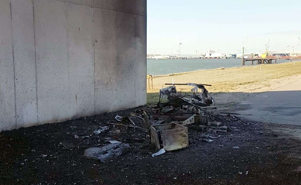 Zwerfkatten-caravan uitgebrand in Vlissingen: 'Ik heb er niet van kunnen slapen'