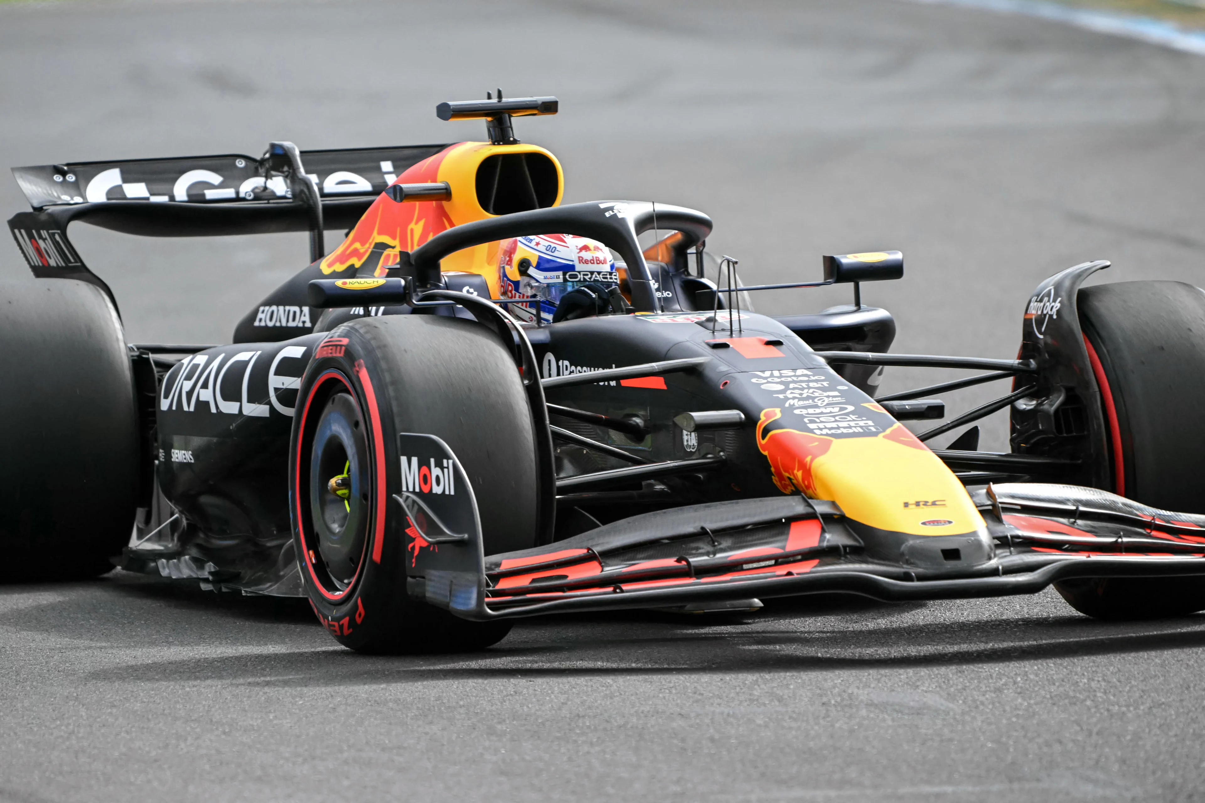 Verstappen tweede achter Norris in natte openingsrace Australië