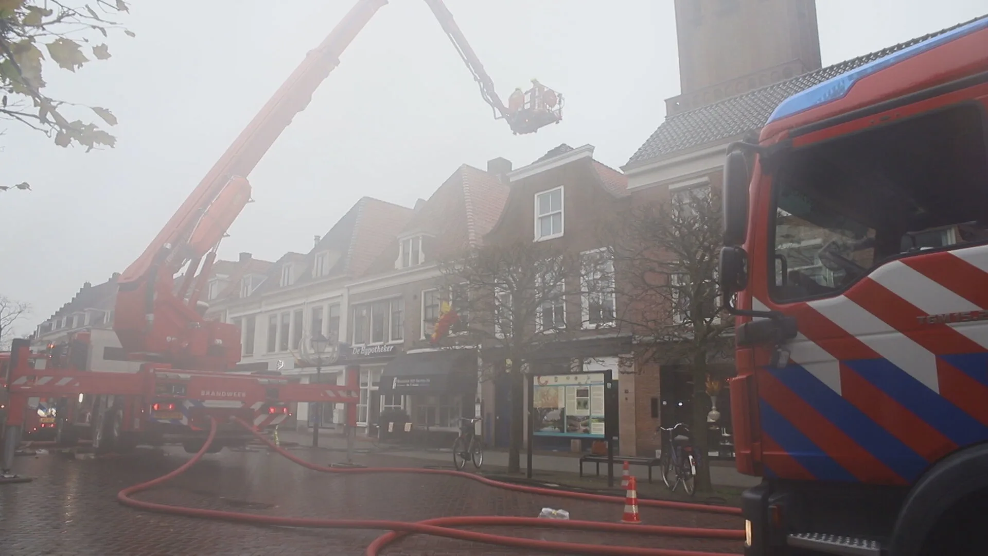 Grote brand in café op Markt in Culemborg: pand vol met rook