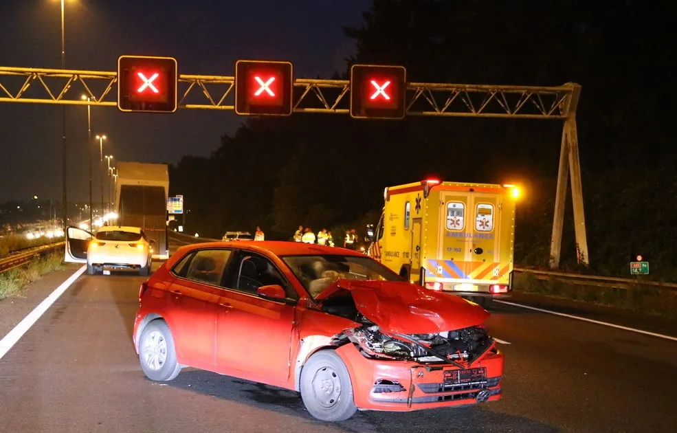 Dodelijk ongeluk op A13 bij Rotterdam, man vermoedelijk aangereden tijdens verlenen van hulp