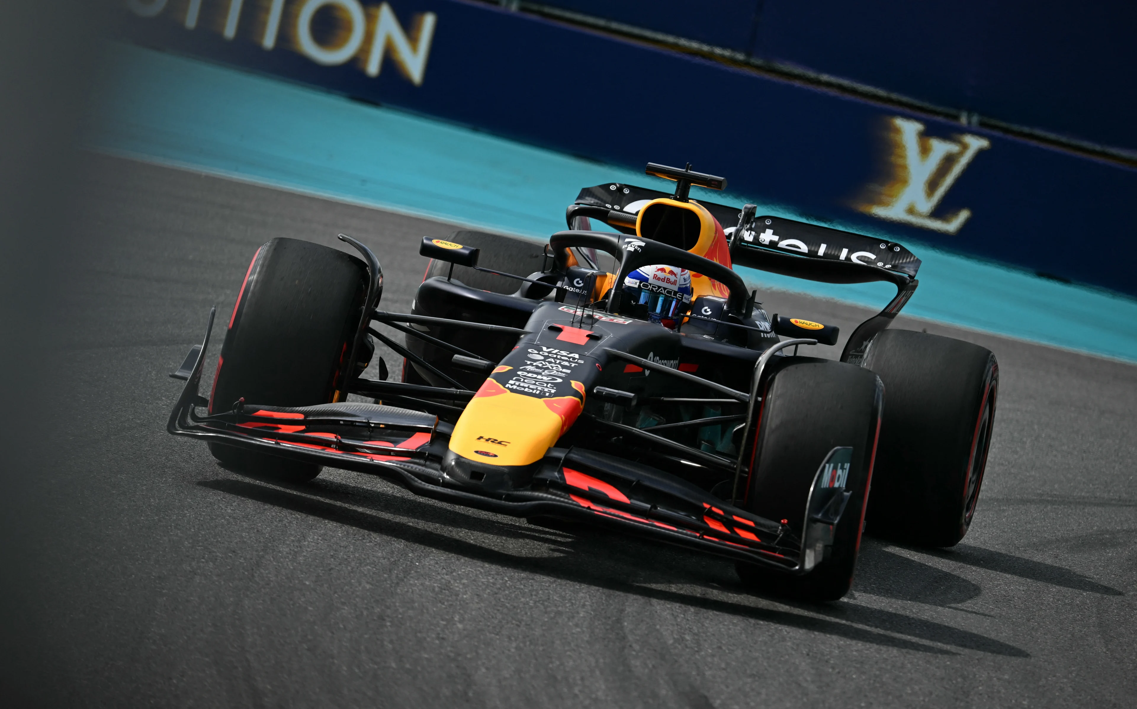 Verstappen verrast en pakt poleposition in Miami