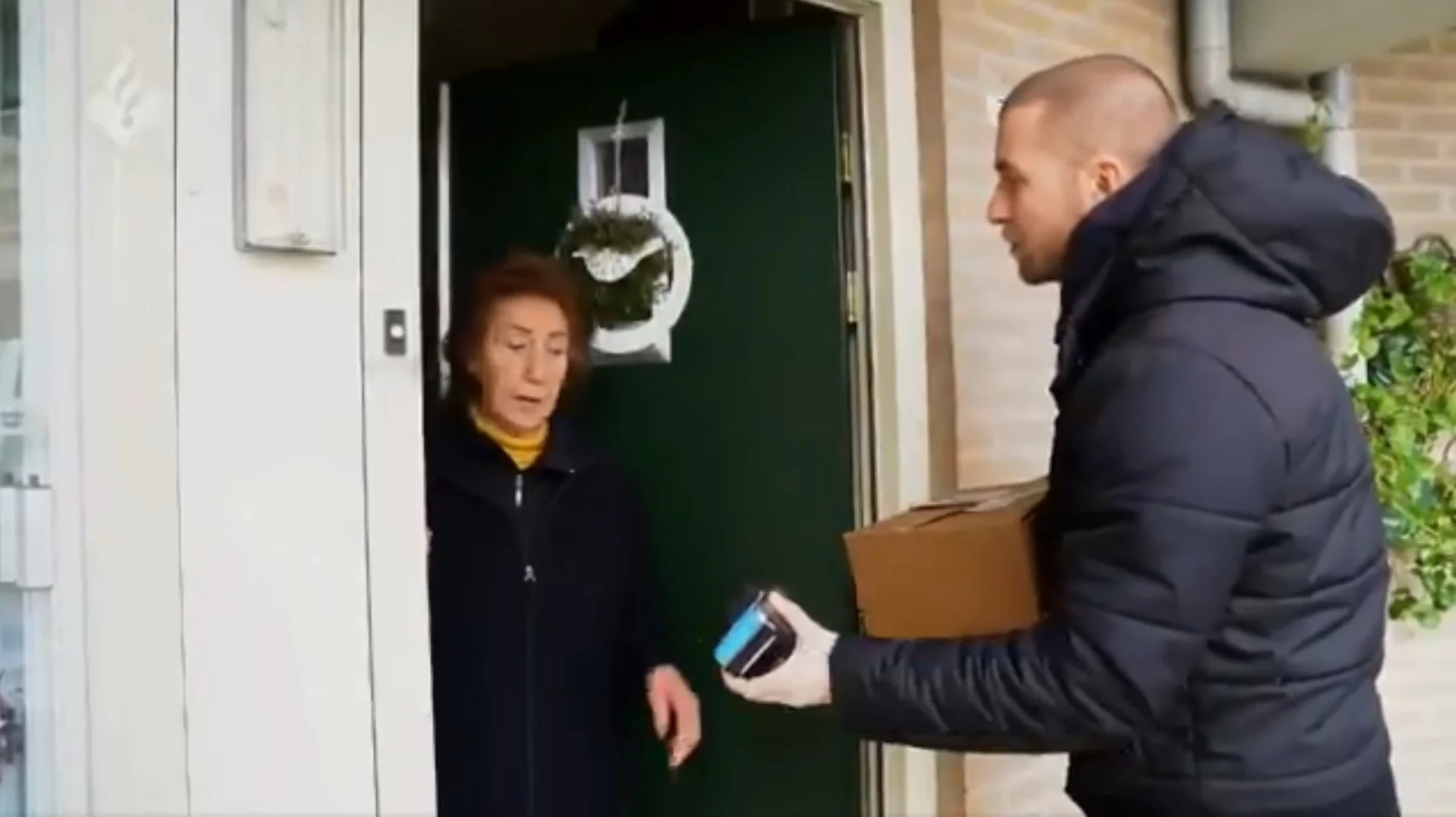 Agent probeert met babbeltruc binnen te dringen bij oudere dame: 'Pleurt op, joh!'