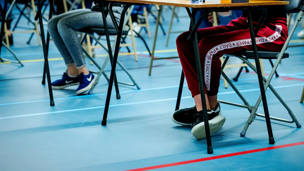 Rechter vindt het terecht dat eindexamen ongeldig is verklaard na spiekbriefje