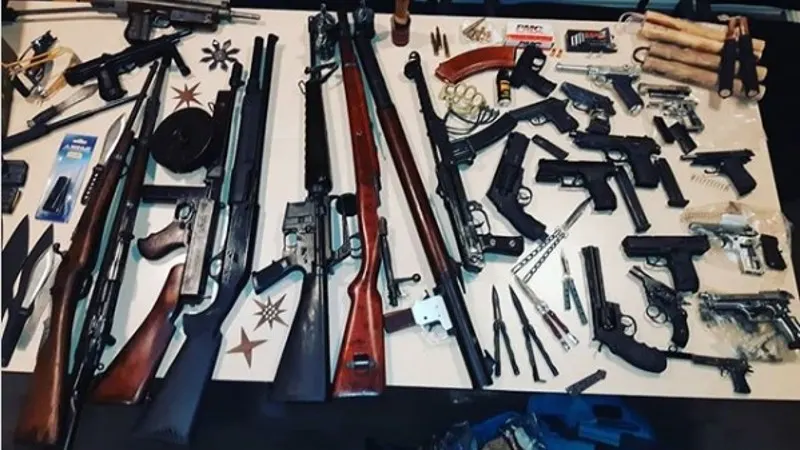 Tip leidt tot aanhouding van man met enorme wapenverzameling