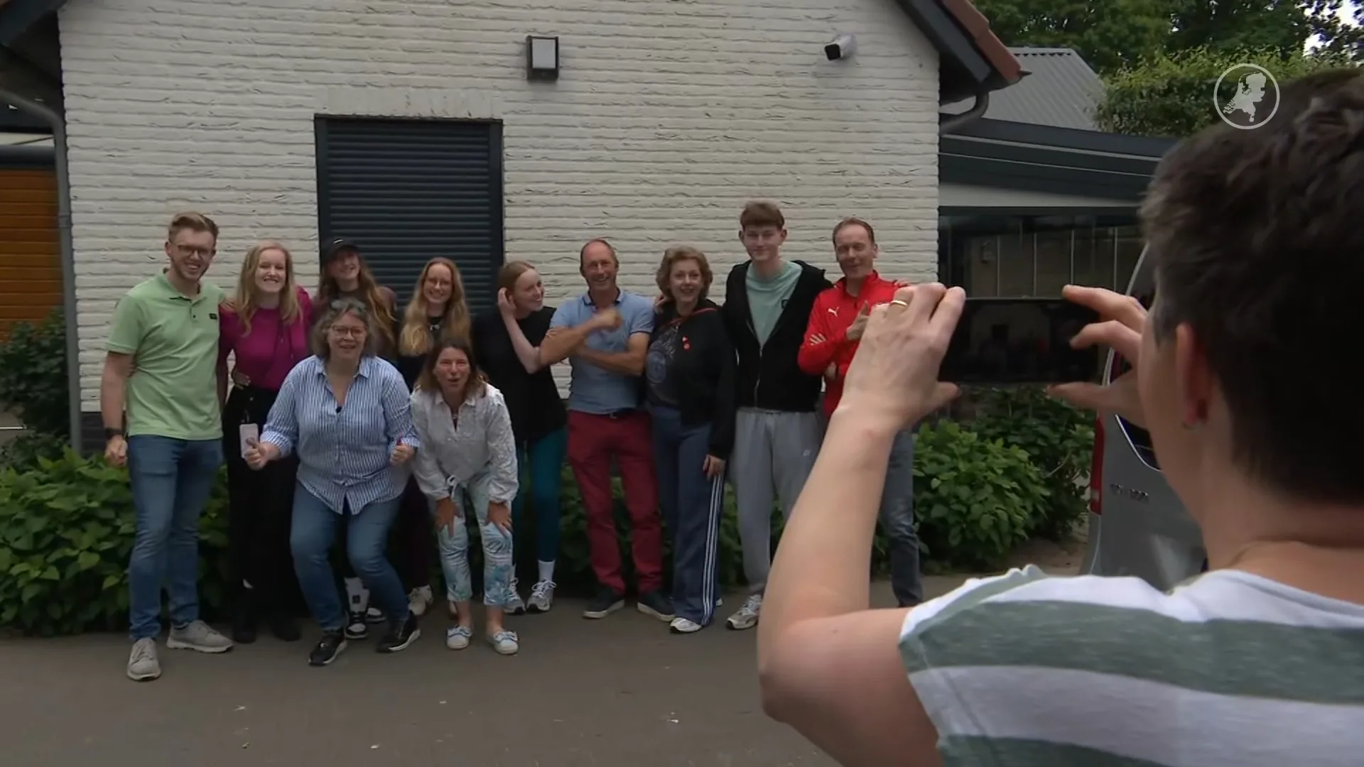 Familie Van Houts is superfan: met zijn elven in de auto naar Songfestival