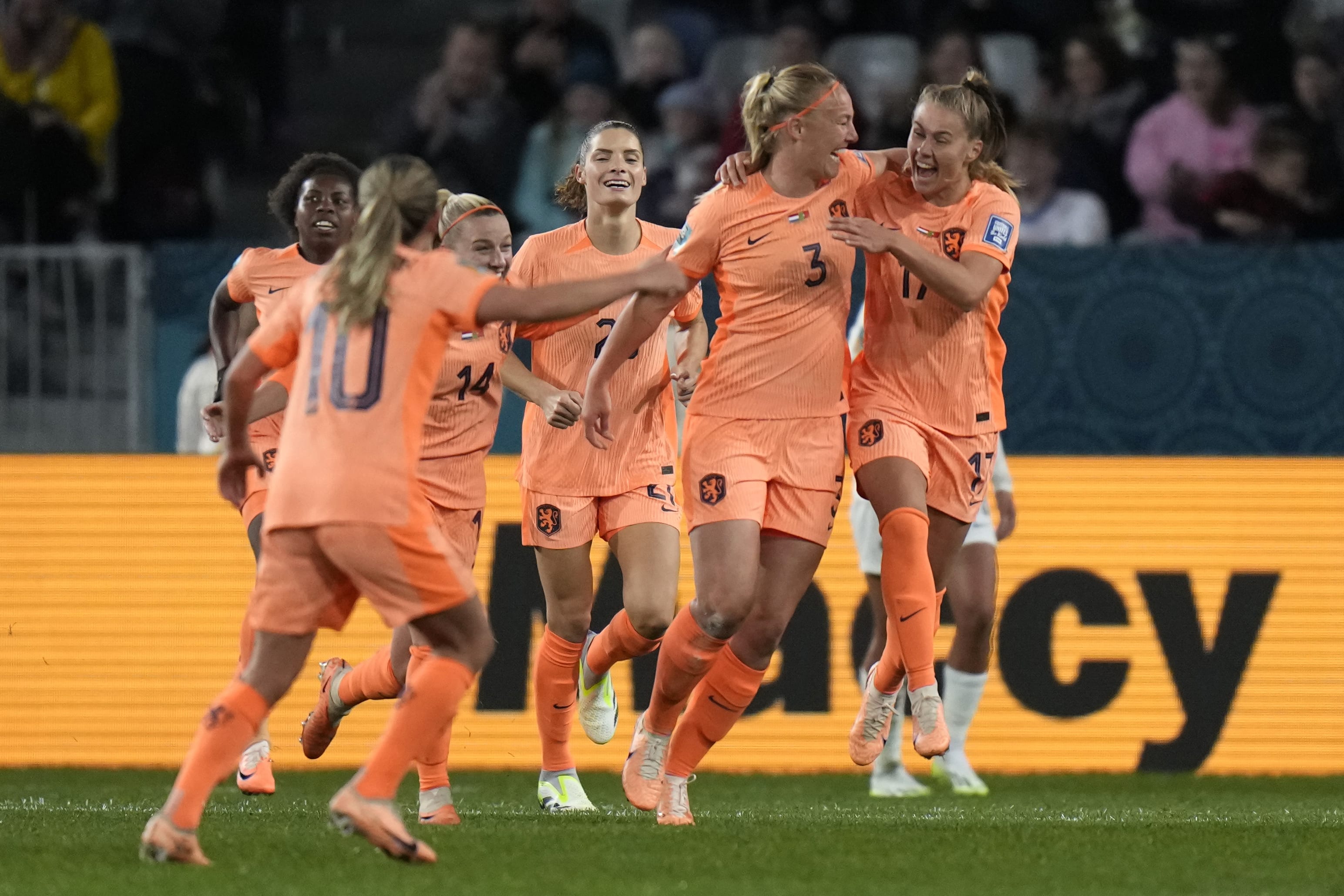 Nederlandse voetbalsters beginnen Wereldkampioenschap voetbal met 1-0-zege op Portugal