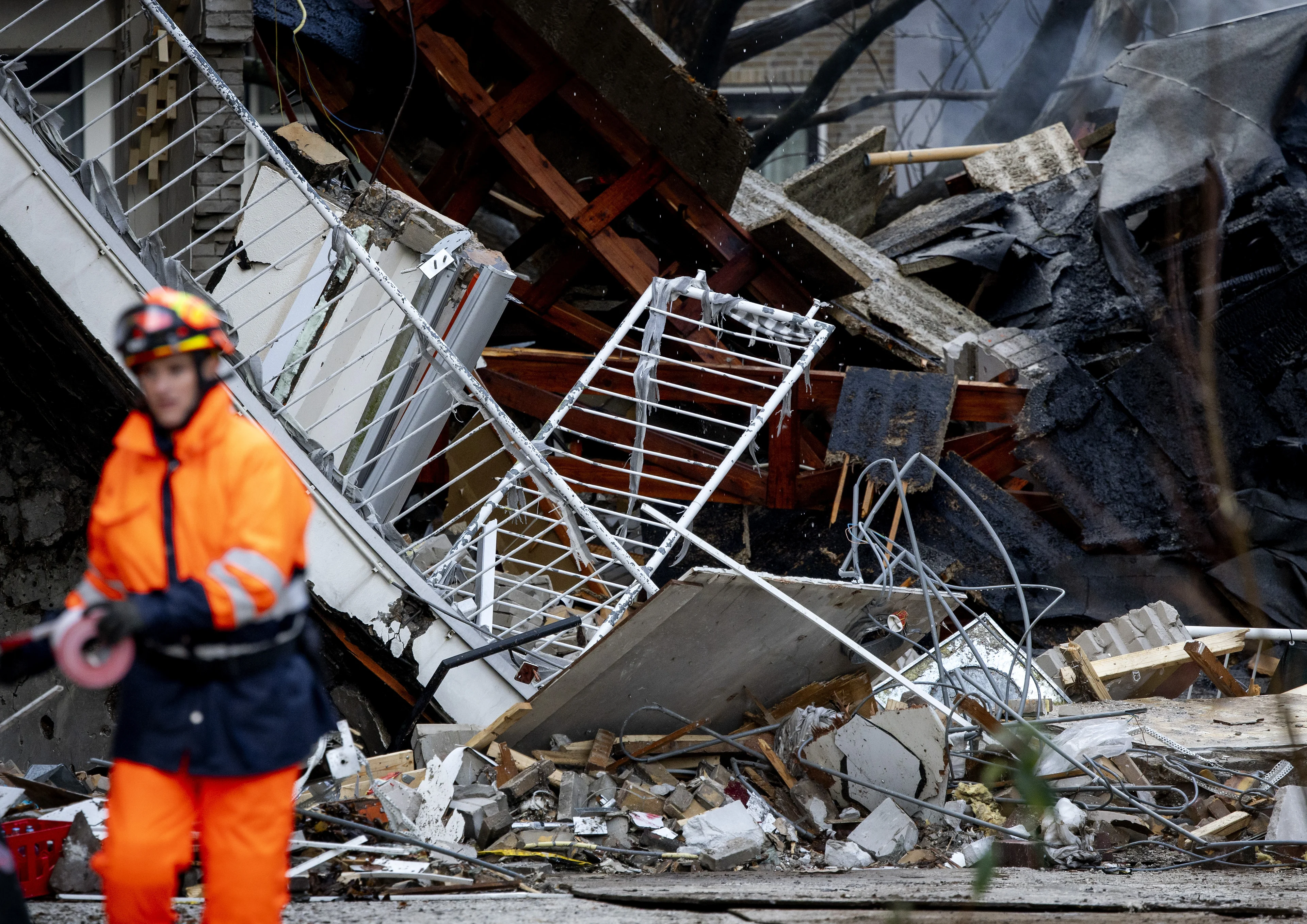 Persconferentie over explosie in portiekflat Den Haag