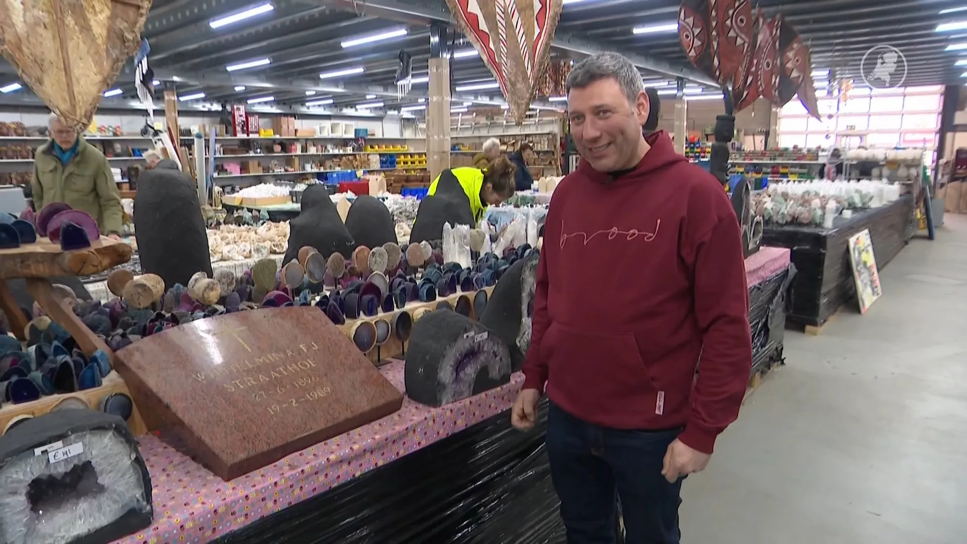 Grafsteen in kringloop Aalsmeer, Gideon wil weten wie de nabestaanden zijn