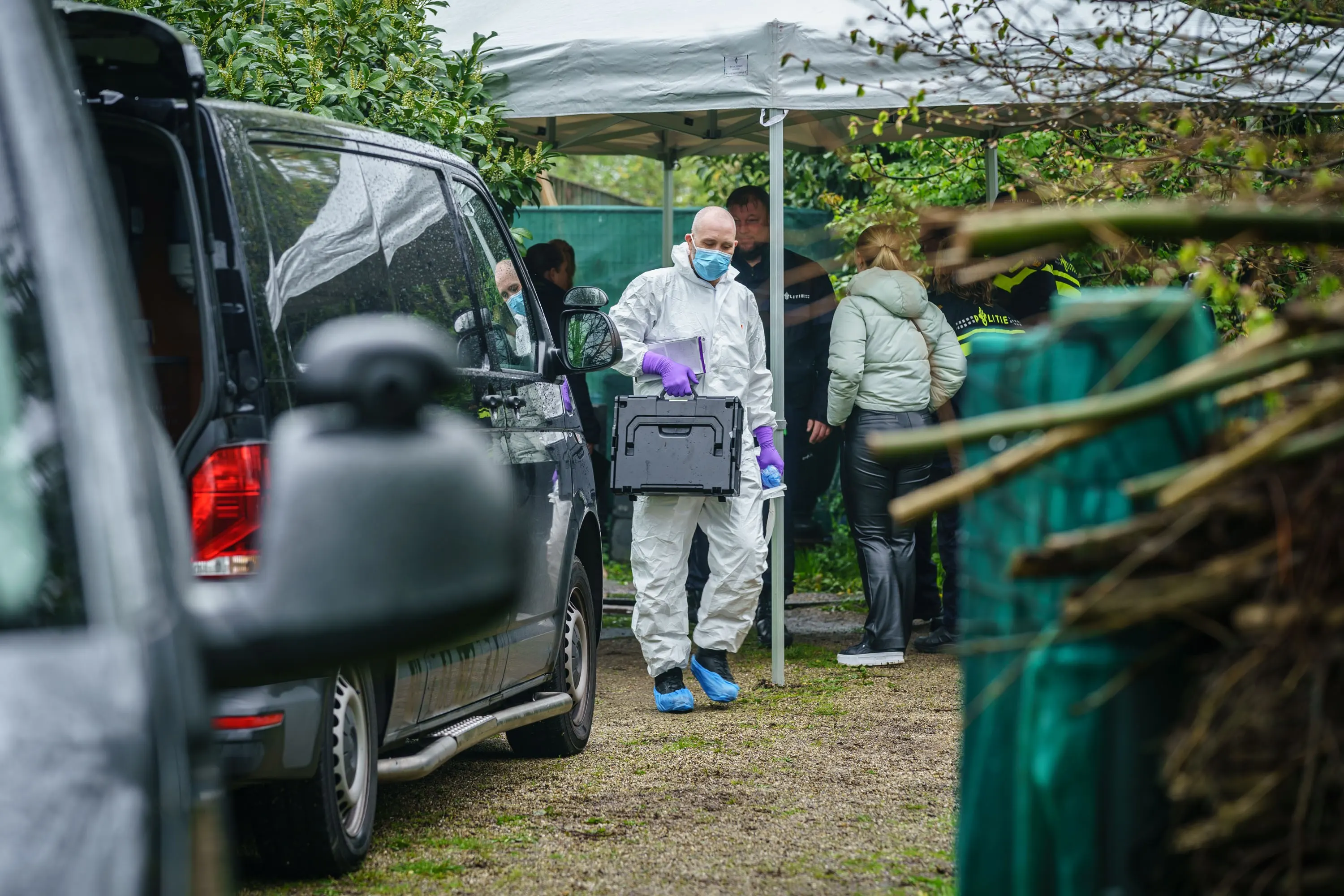 Lichaam onder verdachte omstandigheden gevonden in Lopikerkapel, politie in groten getale aanwezig