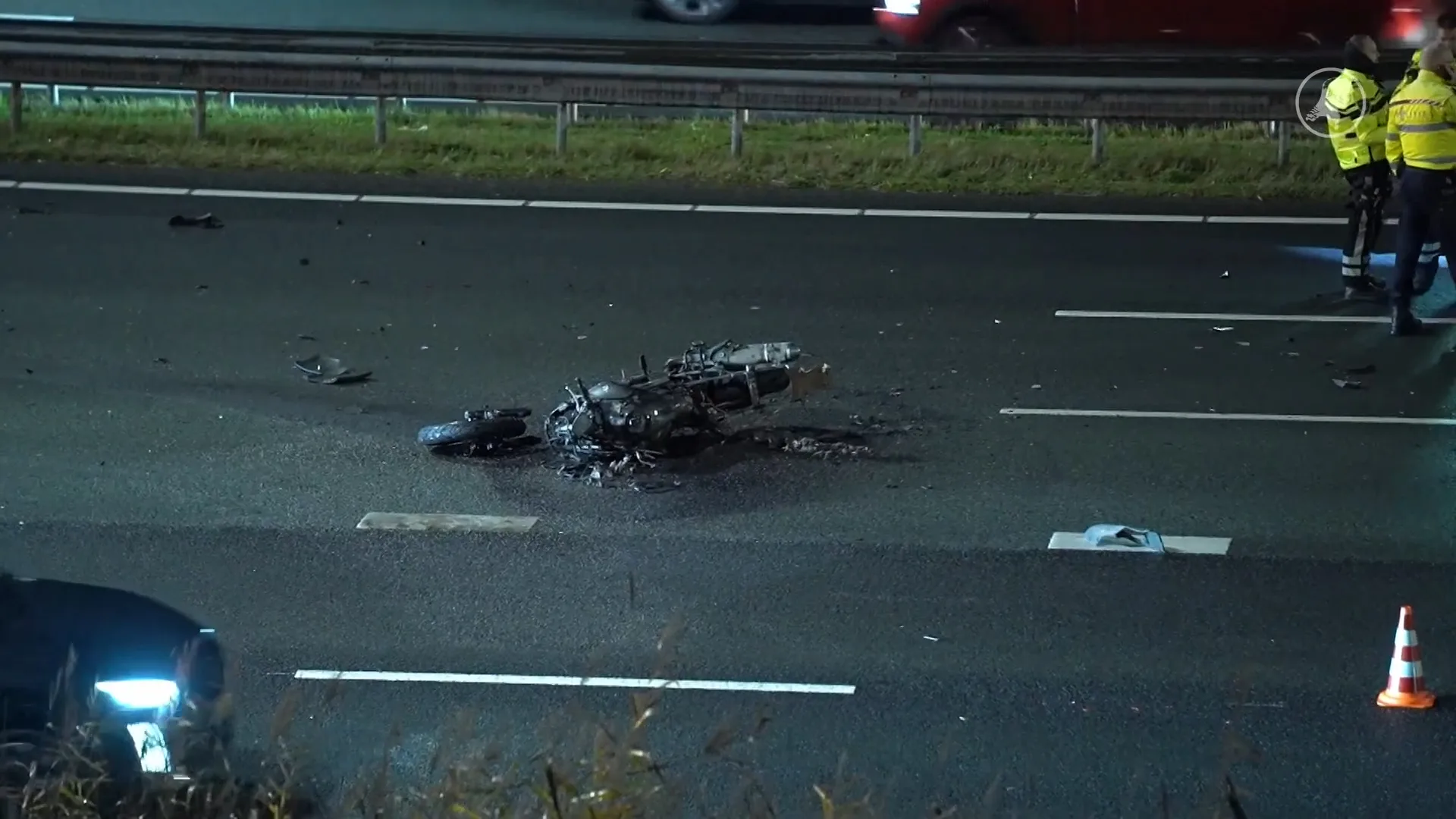 Bestuurder (55) aangehouden na dodelijk ongeluk op A16, bijrijder (49) overleden