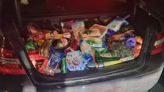 Dieven gepakt met 2200 euro aan gestolen boodschappen in hun achterbak