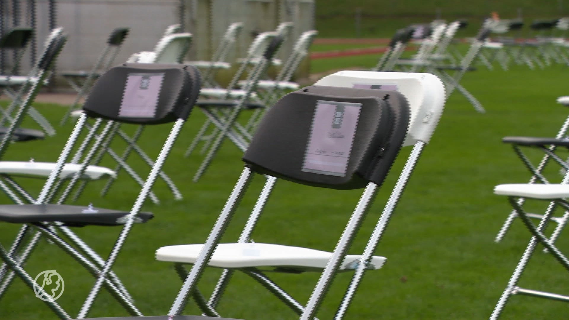 Honderden lege stoelen bij Rouwkost Run staan voor groot verdriet