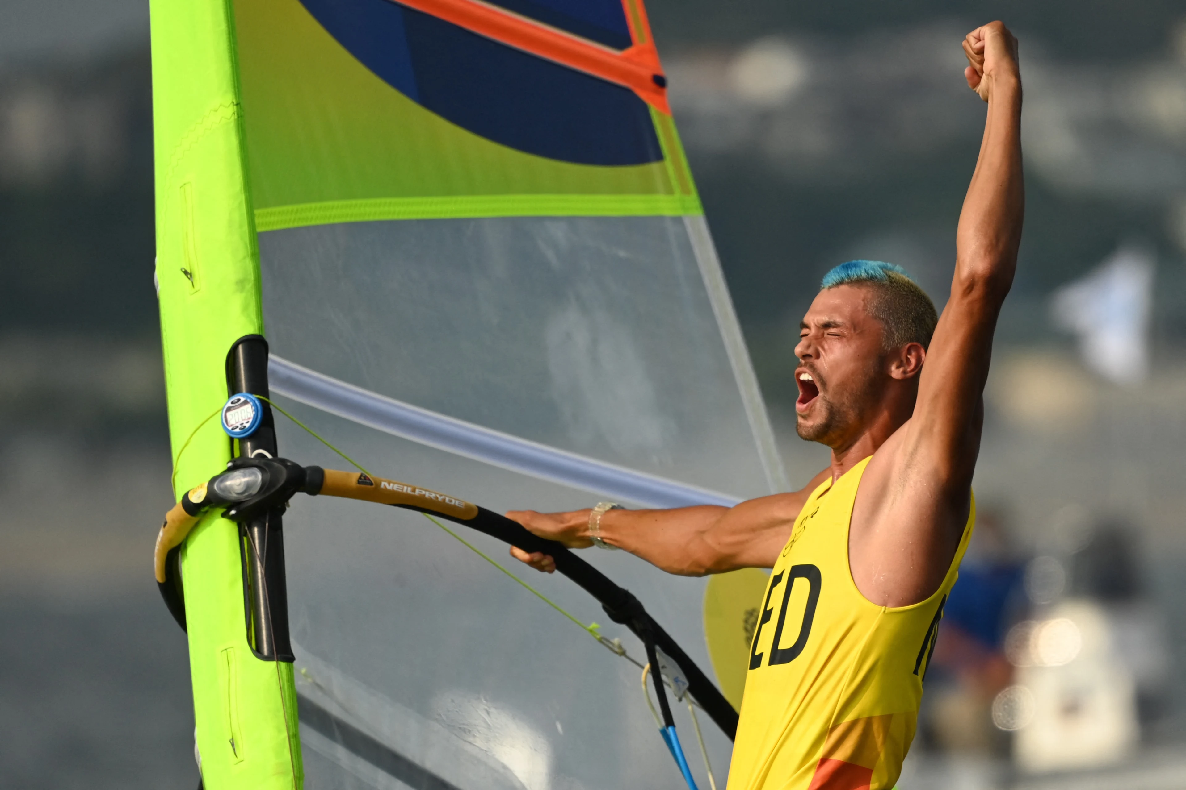 Windsurfer Kiran Badloe wint vierde gouden medaille voor Nederland