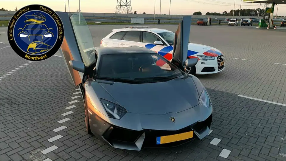 Man scheurt met 216 km/u over A1 in geleende Lamborghini
