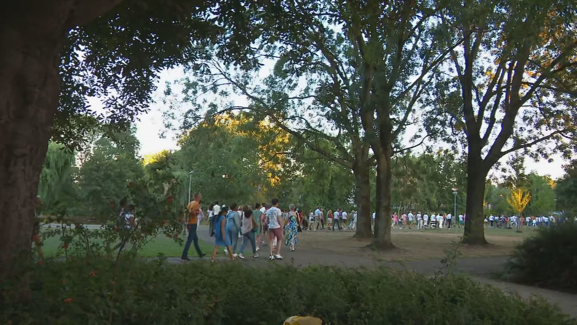 Stille tocht voor vrouw die door stalker werd gedood: 'Een moeder van twee tieners, dat raakt je'