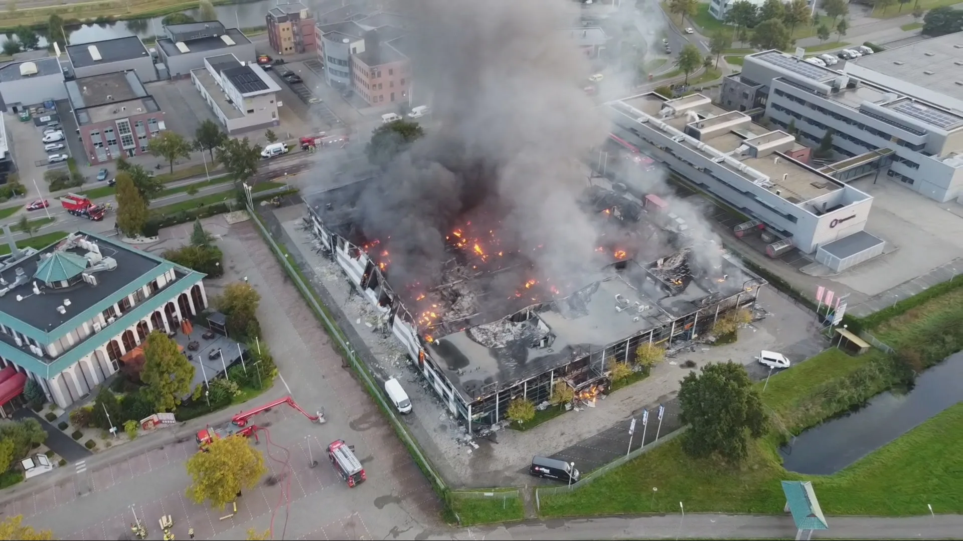 Alles in bedrijfsverzamelpand Nijmegen verloren gegaan door brand