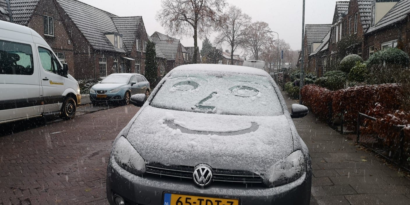Nederlanders genieten van eerste sneeuw: 'Wat een winterse verrassing'