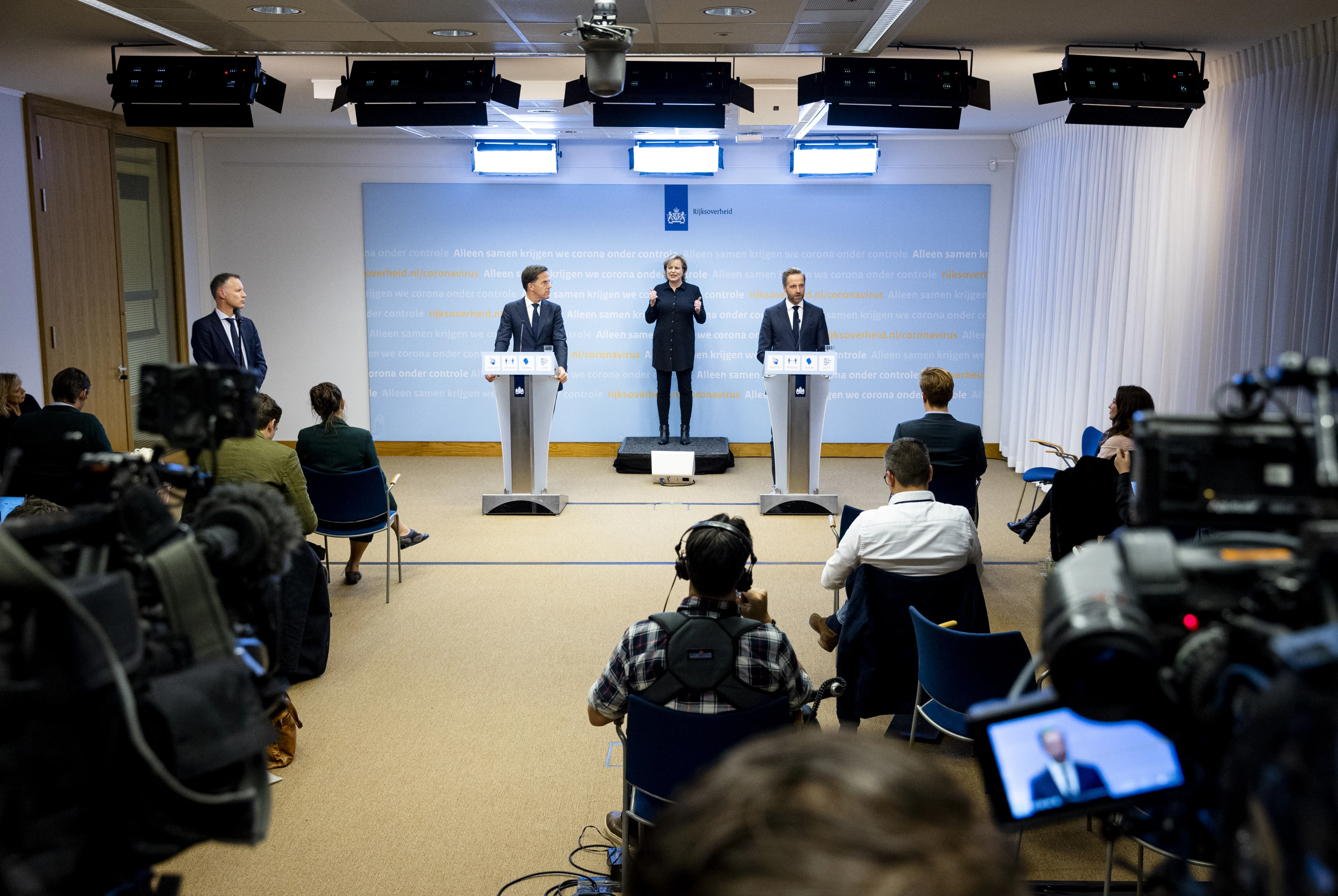 Rutte en De Jonge kondigen strengere coronamaatregelen aan