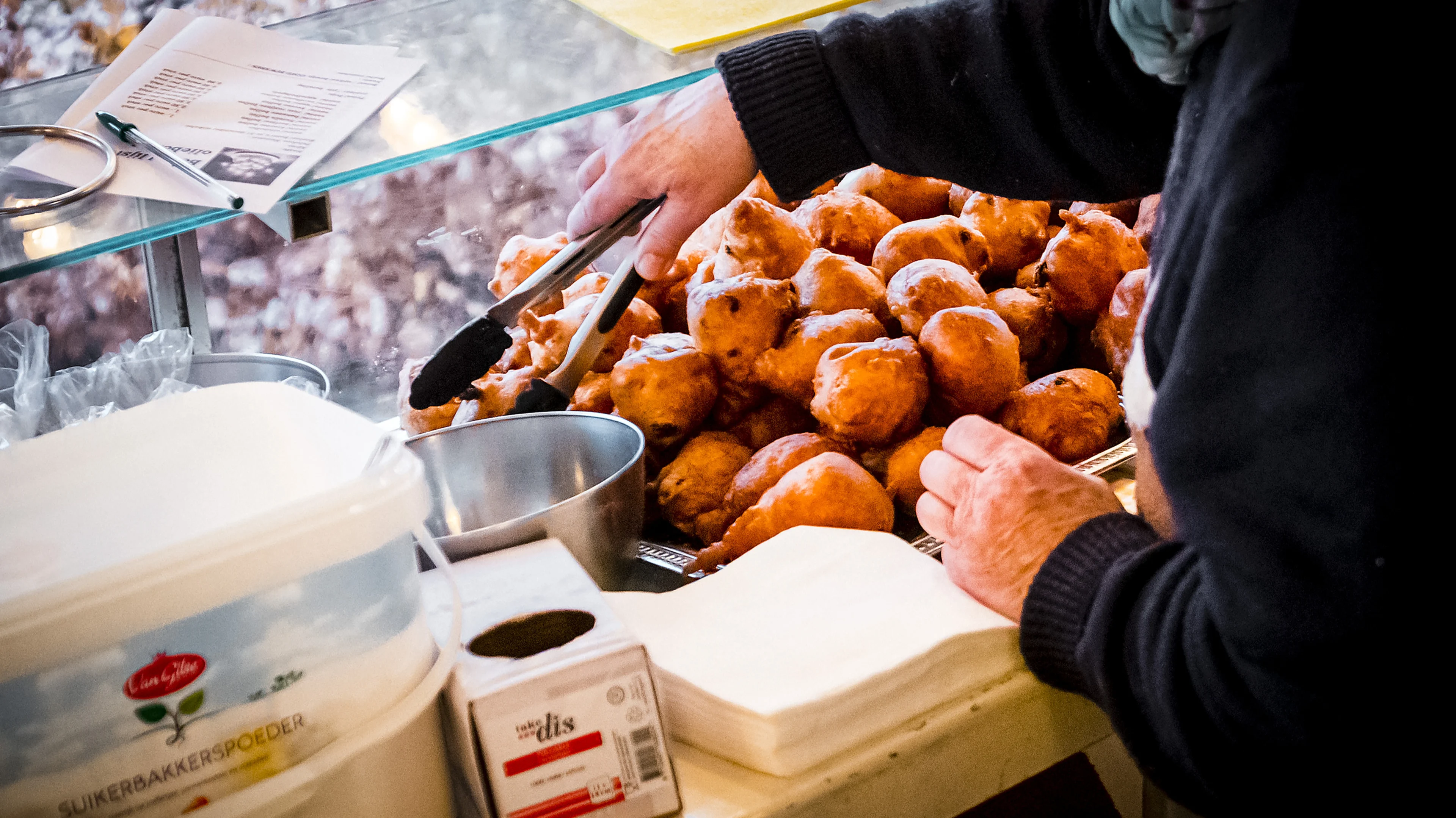 Pas op: oliebollen bakken kan gevaarlijk zijn, zo bak je veilig