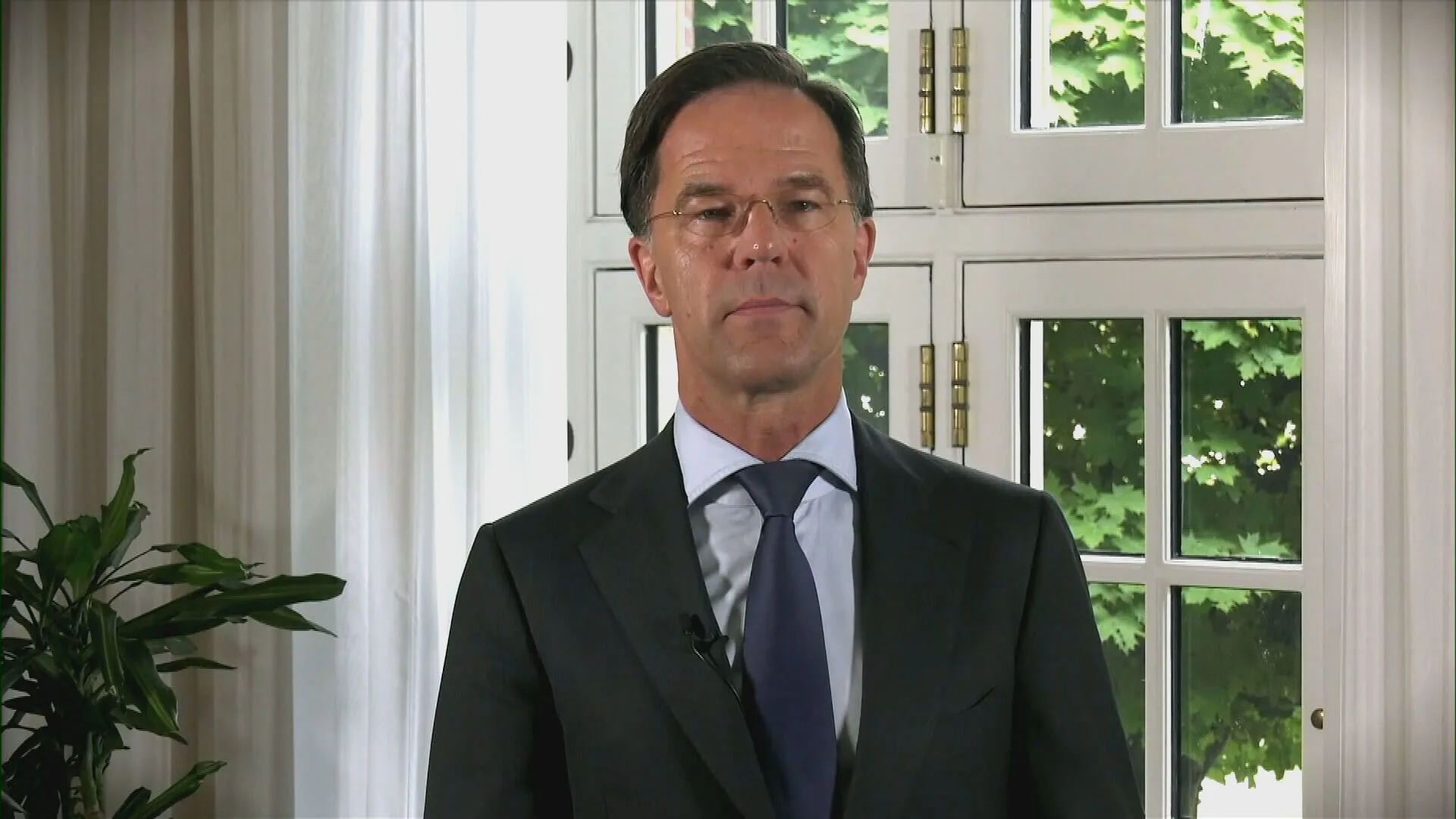 Rutte tegen nabestaanden MH17: 'Ramp wordt nog elke dag gevoeld'