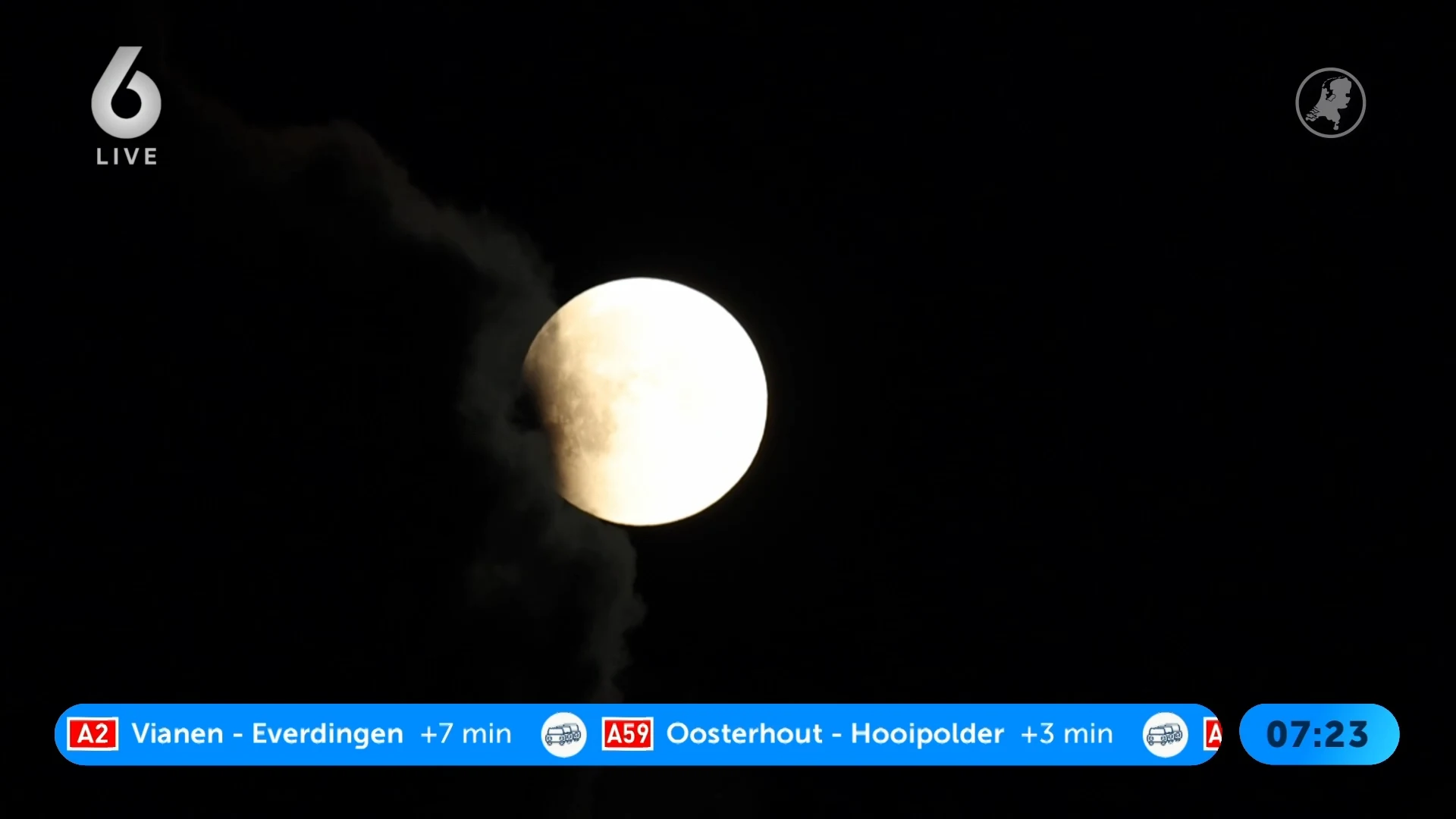 Vroege vogels delen schitterende plaatjes van maansverduistering