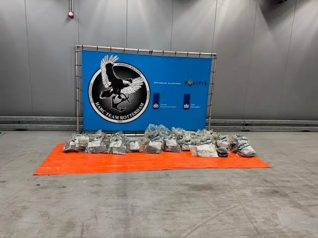 Tientallen kilo's cocaïne gevonden tussen lading ananassen in Breda