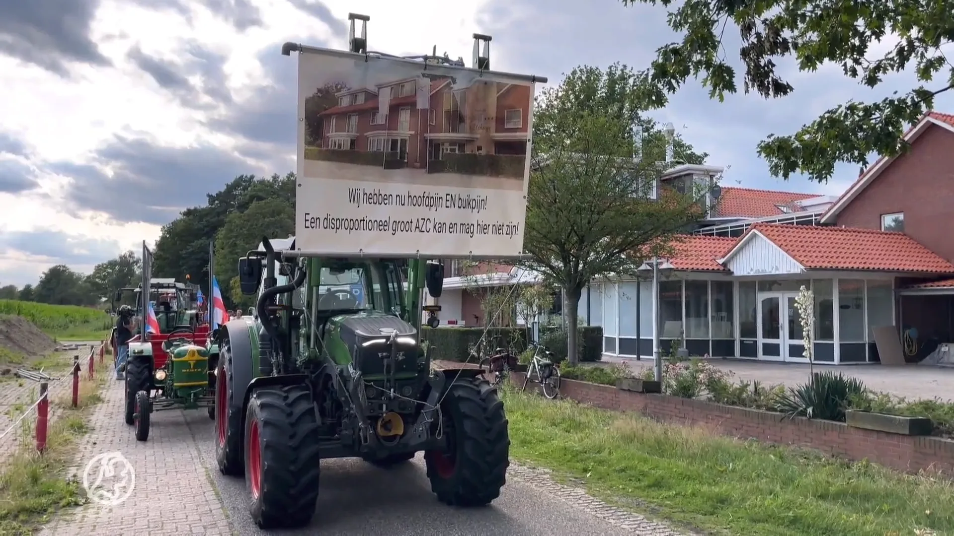 Omwonenden azc-hotel Albergen willen dat gemeente 'kleur bekent' over duur van opvang