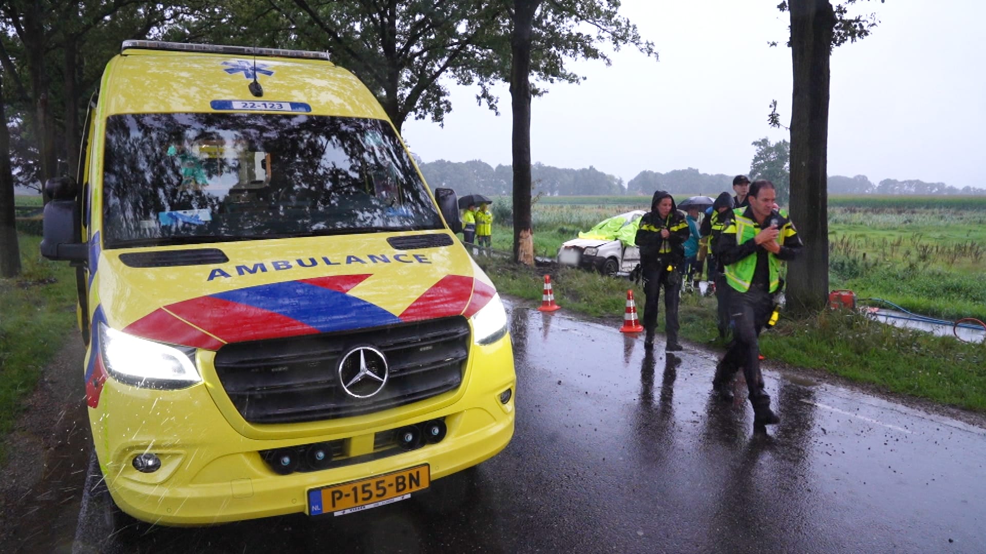 Man (20) in Someren omgekomen door botsing tegen boom