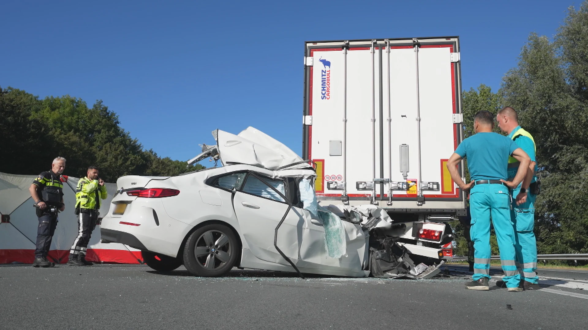 Bestuurster (26) verongelukt op A59 bij Waspik, weg afgesloten