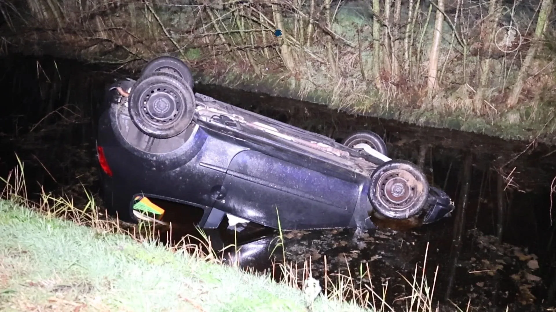 N31 bij Friesland volledig dicht na meerdere ongelukken door gladheid