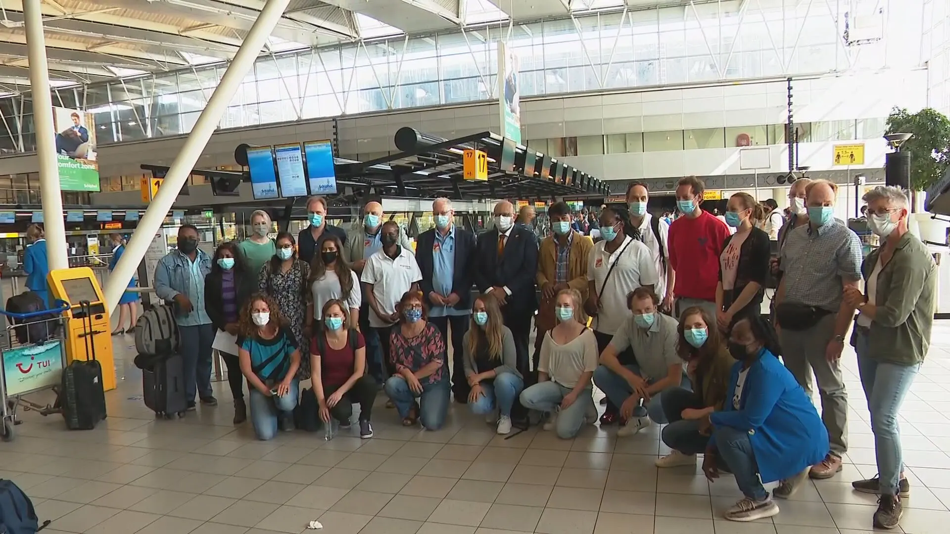 Eerste zorgvrijwilligers onderweg naar Suriname: 'Het is tragisch wat daar gebeurt'