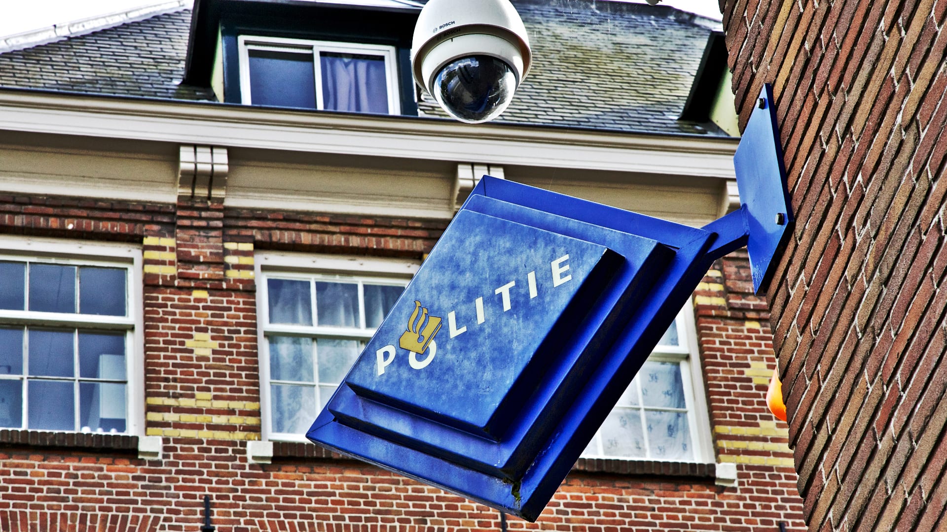 Grote groep van 25 jongeren mishandelt en berooft jongens, drie verdachten minderjarig