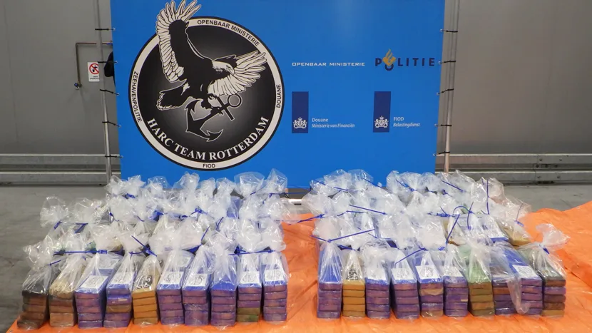 Douane vindt honderden kilo's coke tussen de slippers
