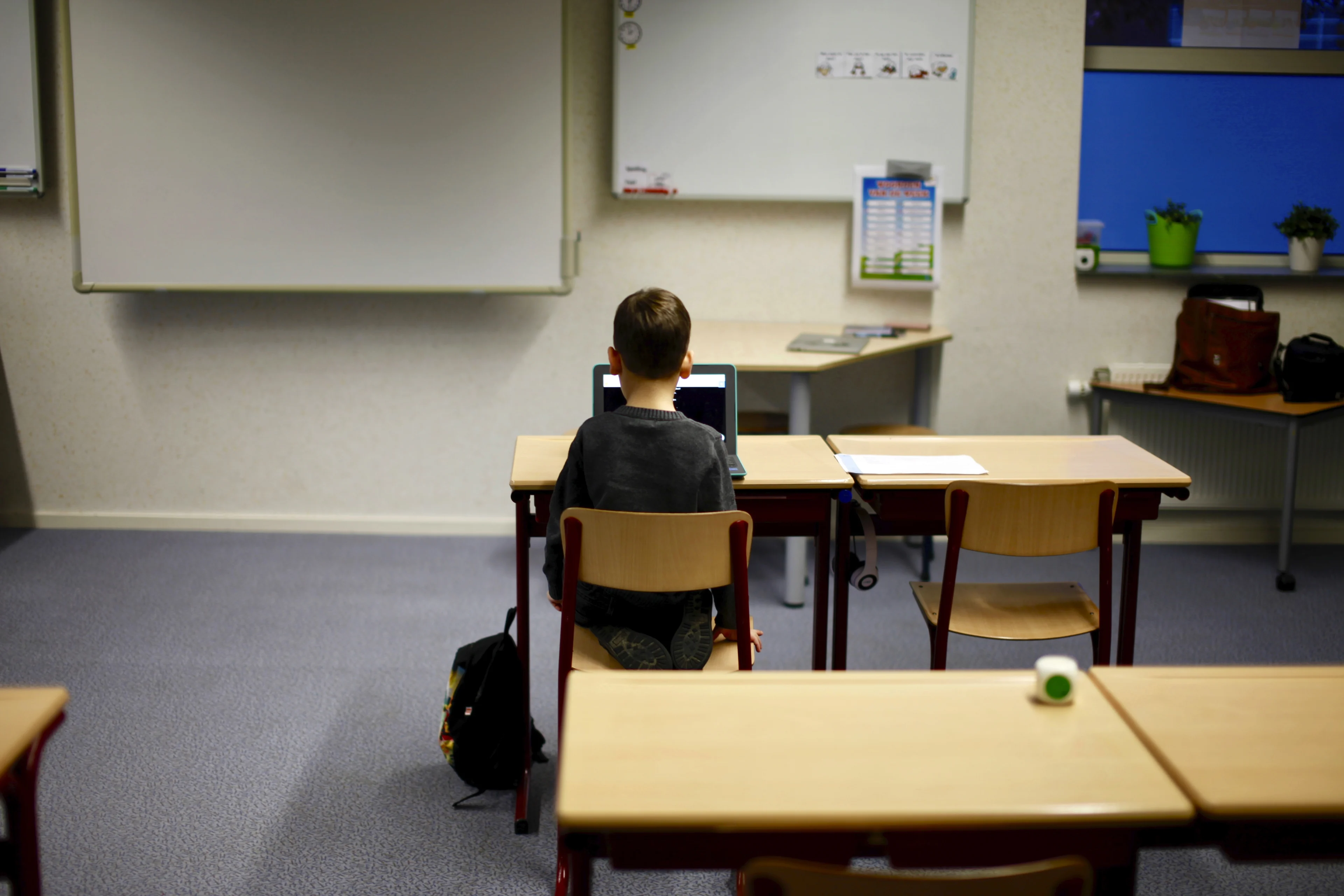 OM: van misbruik verdachte leraar (35) filmde kinderen op school