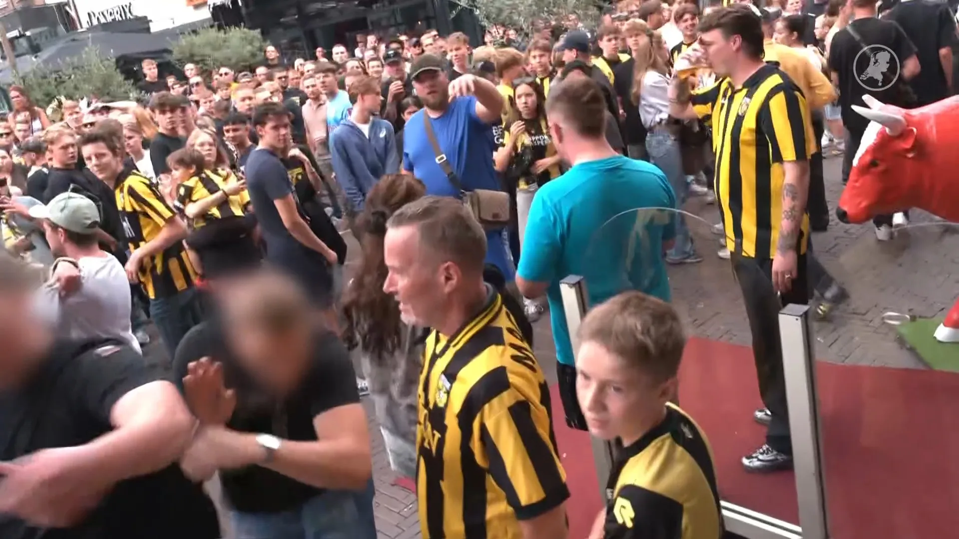 Teleurstelling en woede bij Vitesse-fans: agressie richting media