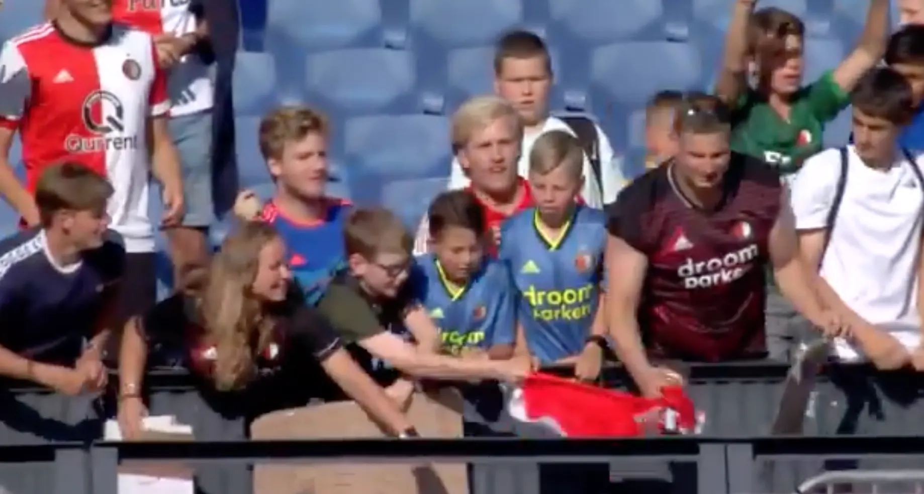 Feyenoord-supporter Sander pakte shirt af van ventje: 'Sta er als een stumper op'