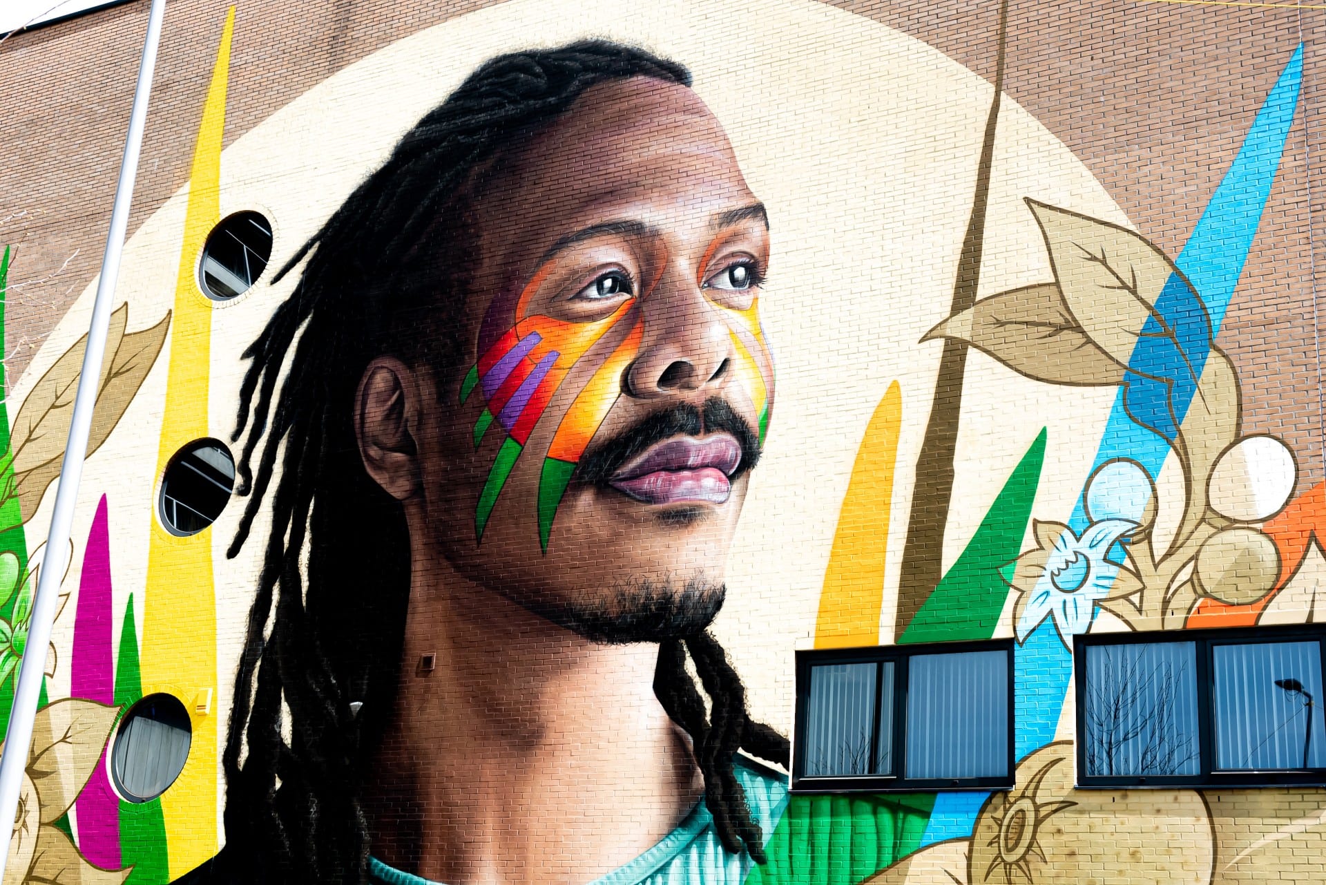 Jeangu Macrooy krachtig en sterk tijdens eerste repetitie op Songfestival