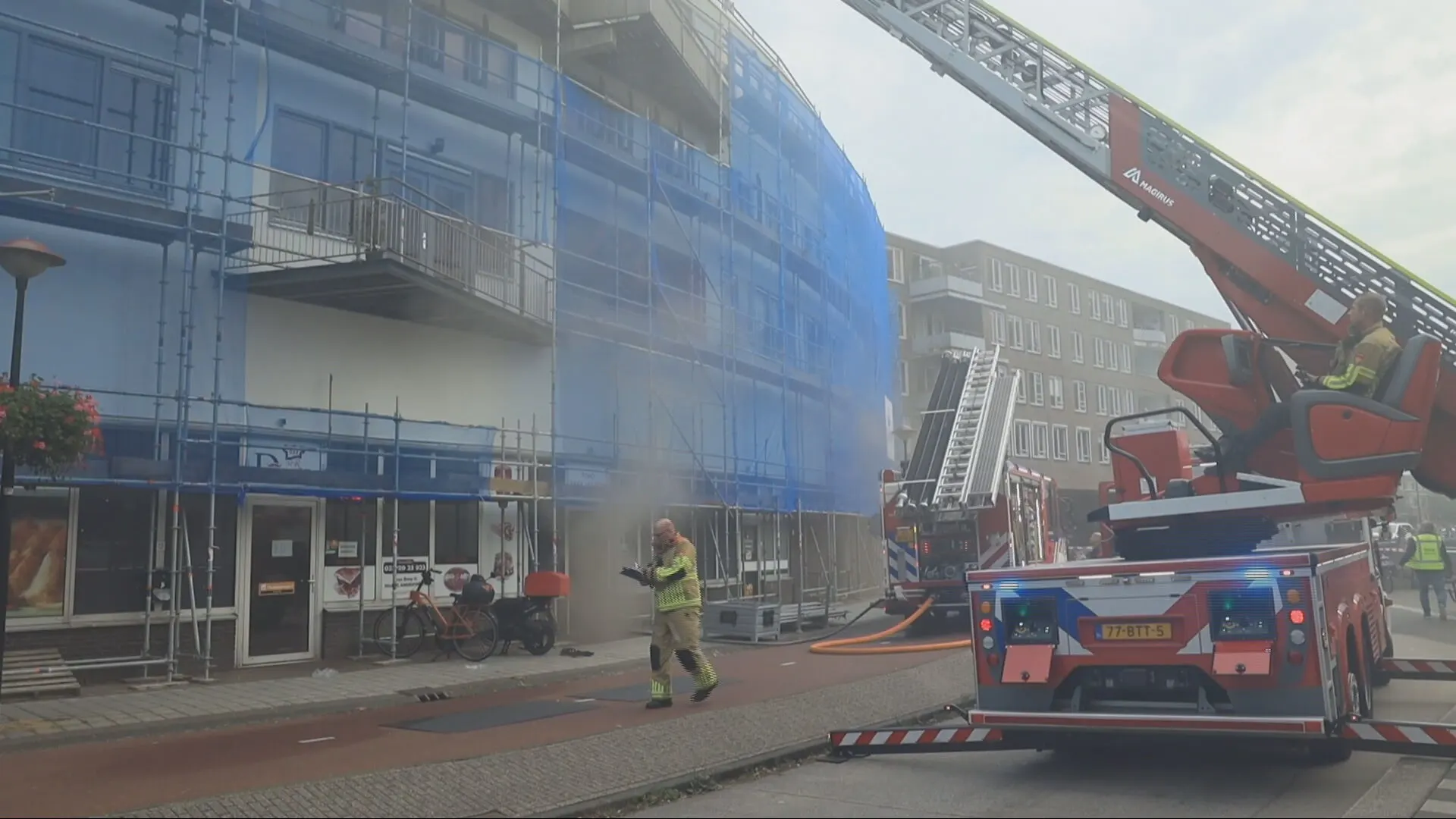 Twintig woningen ontruimd vanwege grote brand in Amersfoort