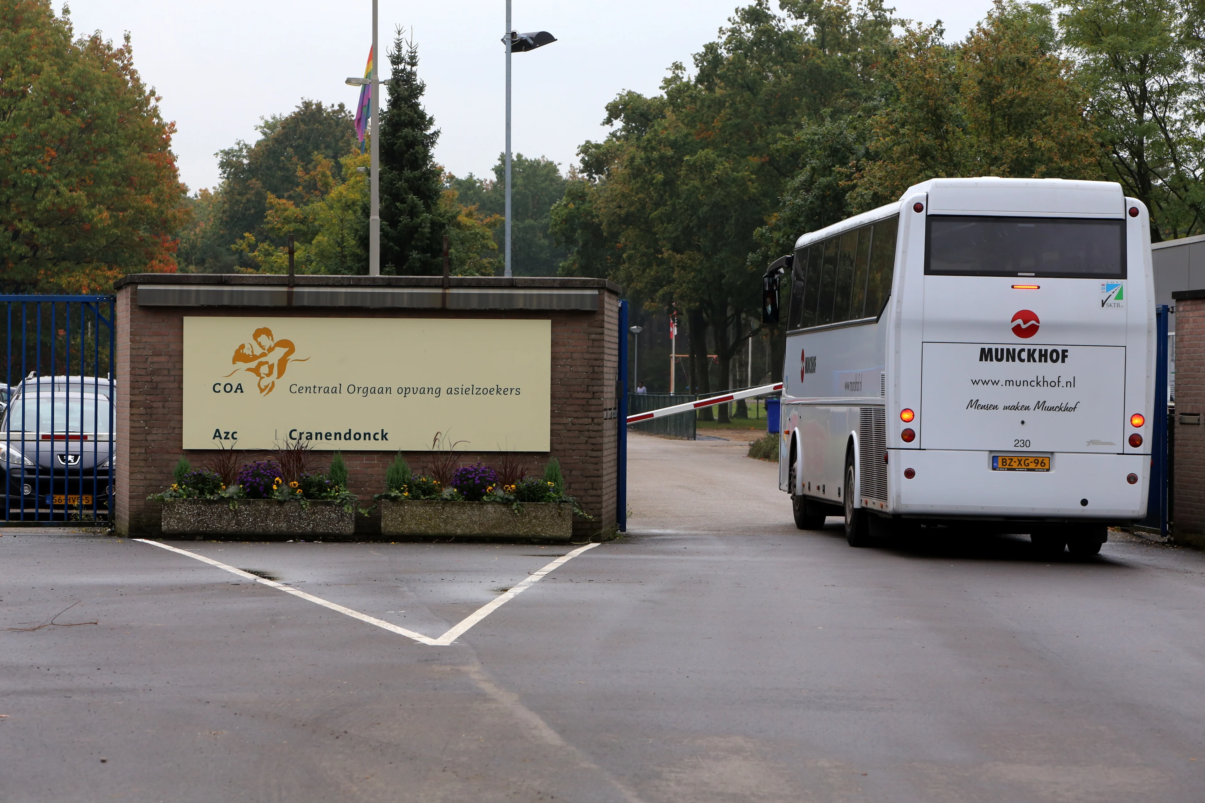 Asielzoekers gaan massaal met elkaar op de vuist in azc Budel: vier gewonden