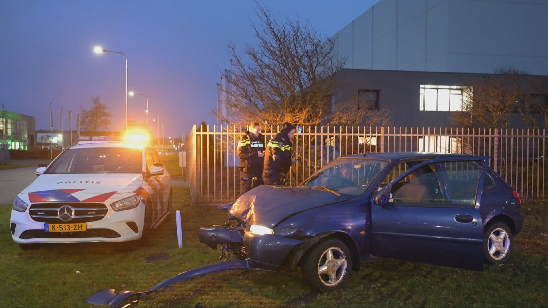 Pakjesavond met een twist: Pieten botsen met gestolen auto in Tilburg