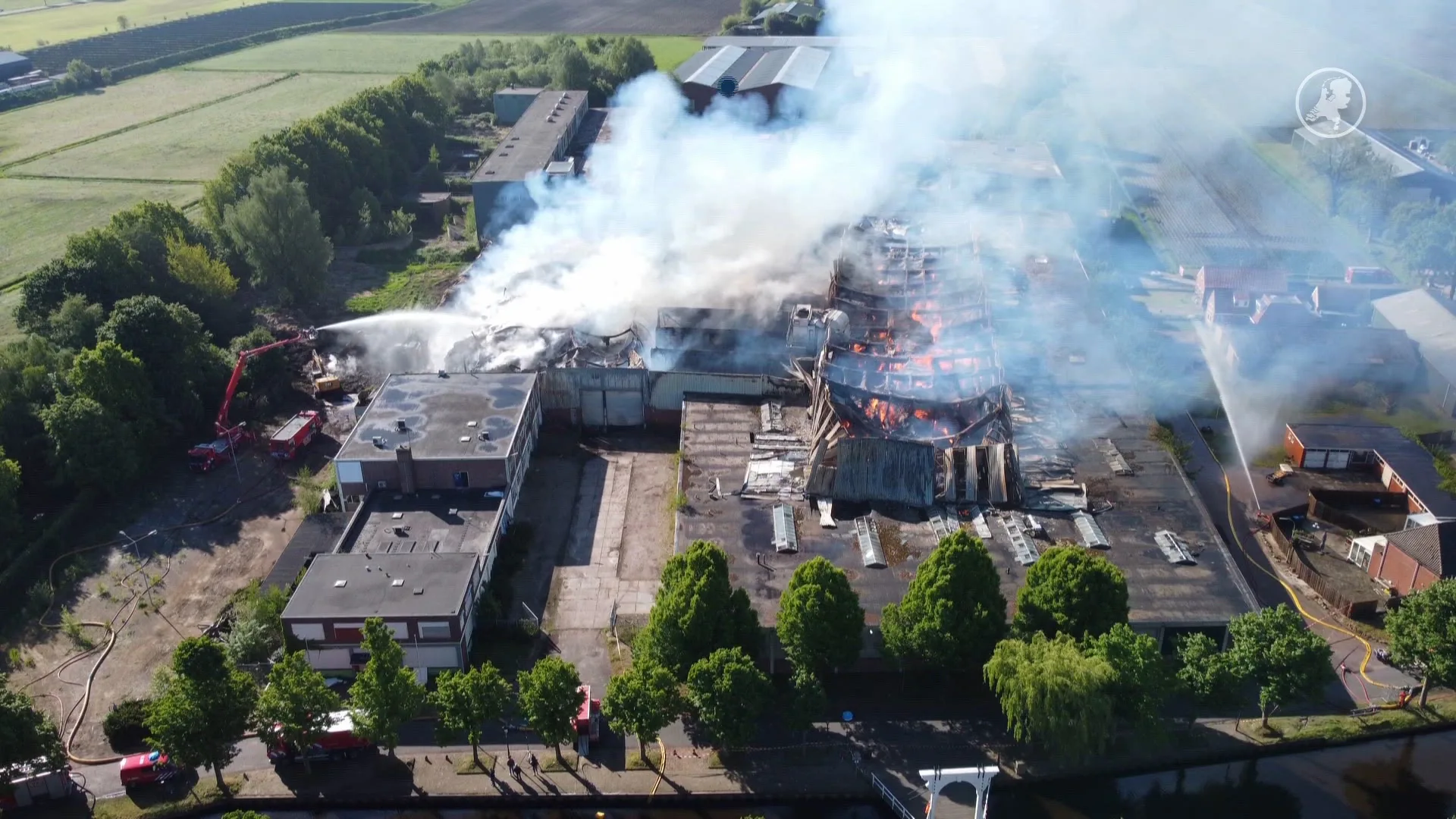 Enorme schade na verwoestende brand in Oude Pekela